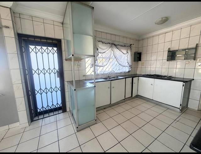 6 BEDROOM HOUSE FOR SALE IN LAUDIUM